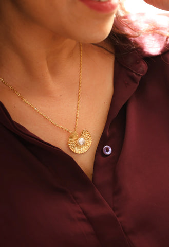 Gold plated water lily Pearl stud necklace