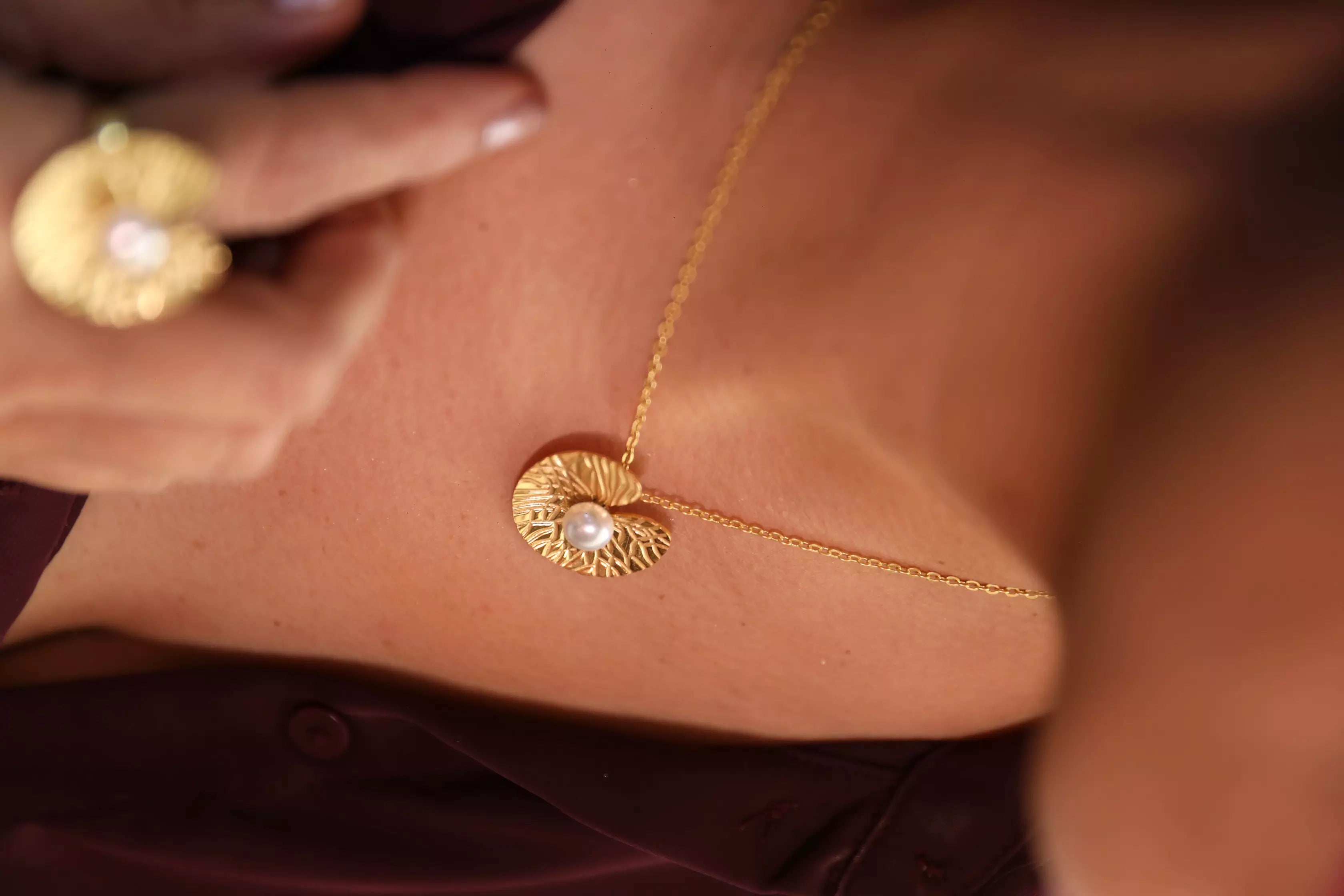 Gold plated water lily Pearl stud necklace