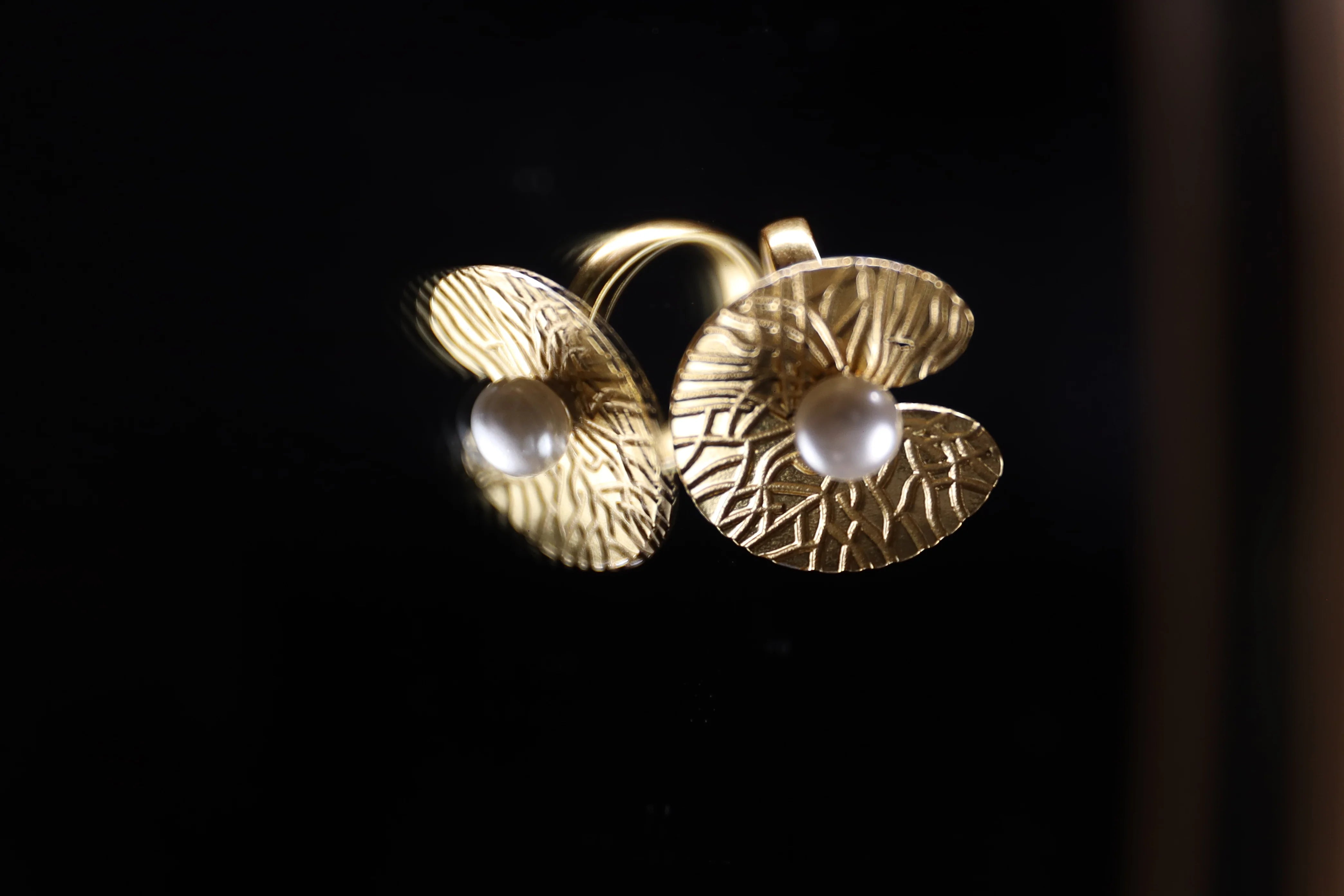 Pearl drop Gold plated textured water lily adjustable ring