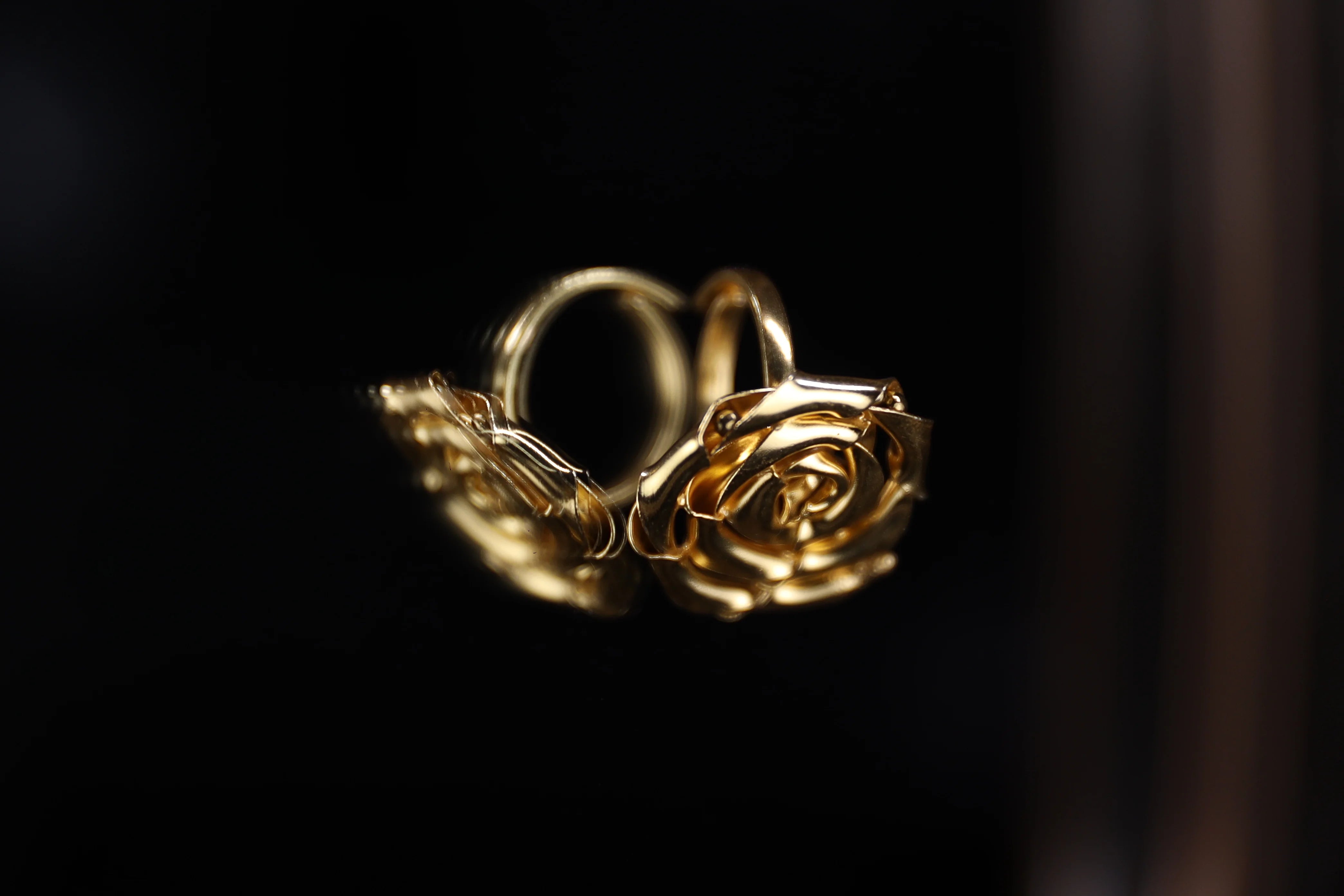 Gold tone rose floral luxury valentine ring