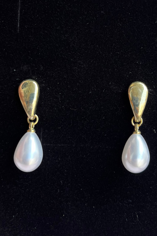 Gold Teardrop pearl earring