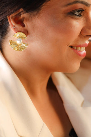 18k gold plated Pearl flower stud earrings