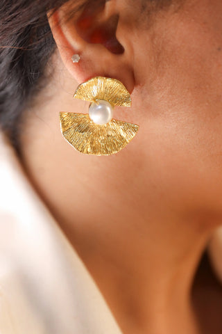 18k gold plated Pearl flower stud earrings