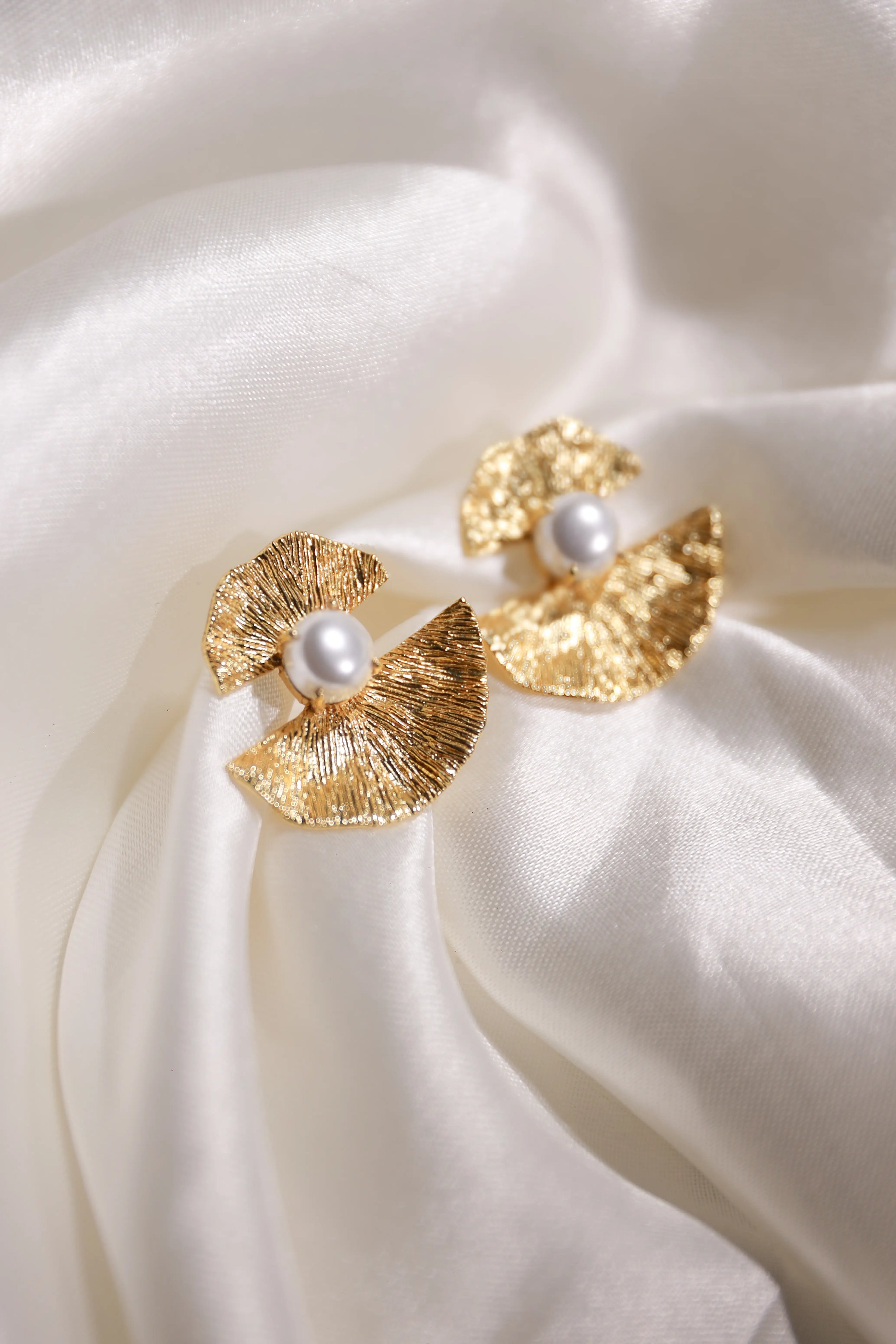 18k gold plated Pearl flower stud earrings