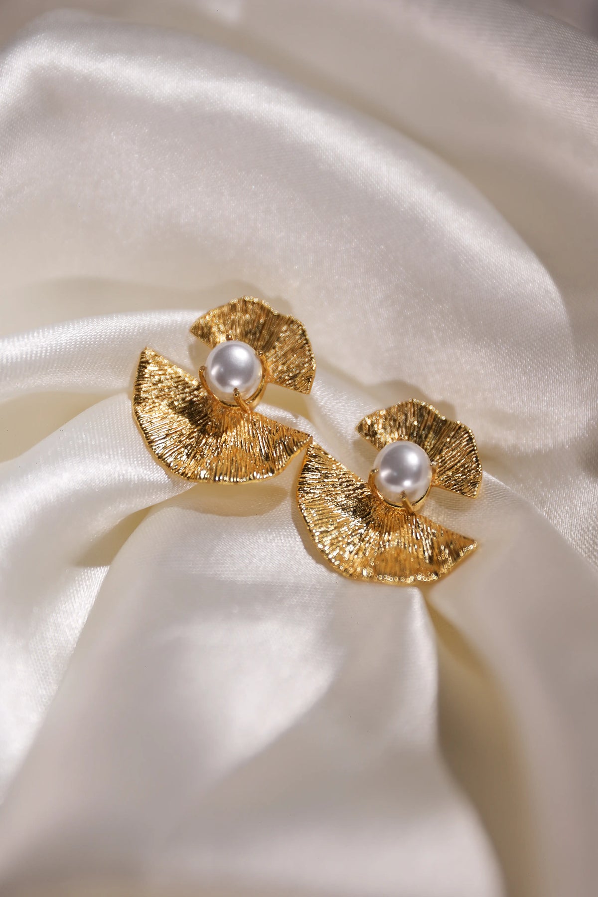 18k gold plated Pearl flower stud earrings