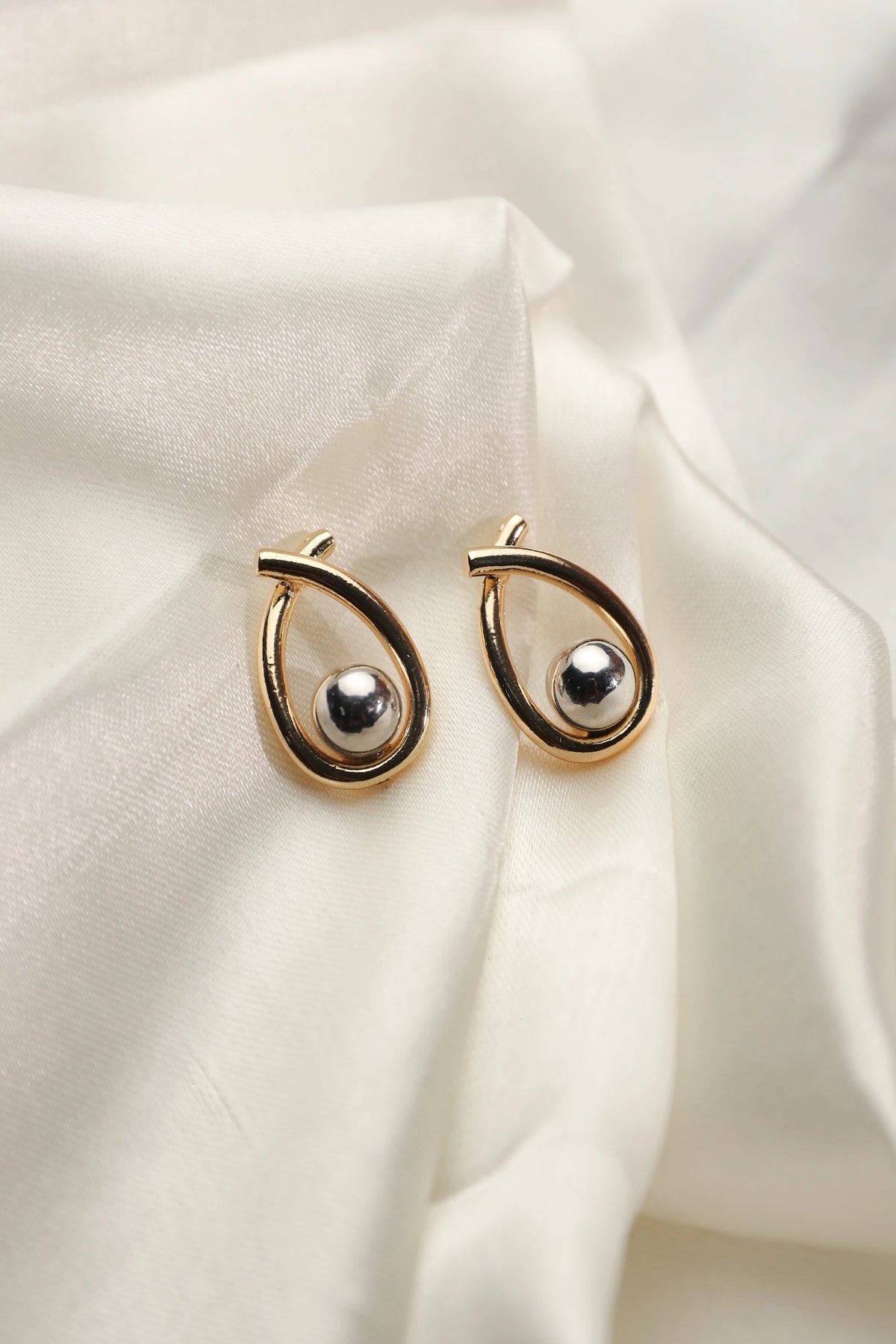 Gold & Silver plated vintage stud earrings