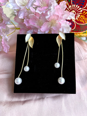 Petal Pearl convertible string earrings