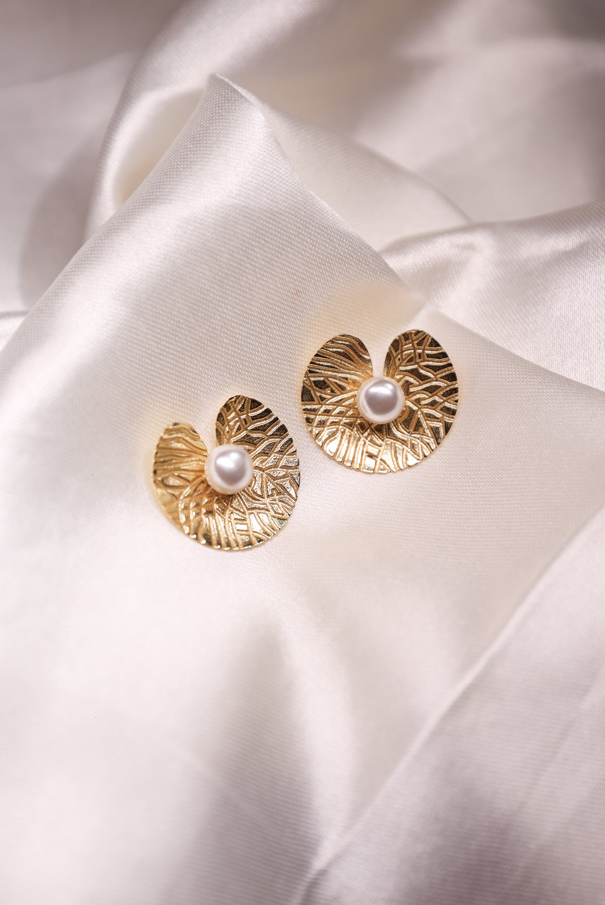 Gold plated water lily Pearl stud earrings